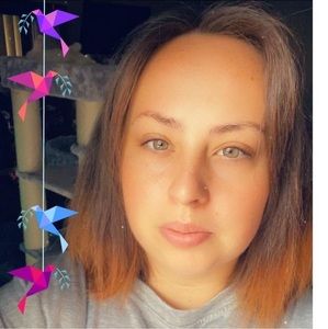 Meet your Posher, Larissa